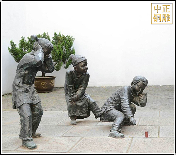 放鞭炮小孩銅雕塑鑄造.jpg