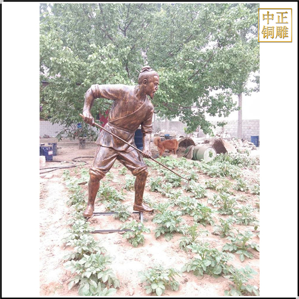 除草農(nóng)耕人物雕塑鑄造.jpg