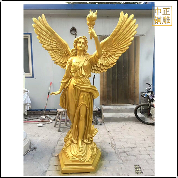 光明女神銅雕塑.jpg