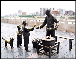 烤紅薯情景小品銅雕