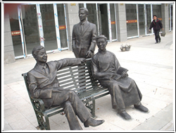 步行街現代人物銅雕